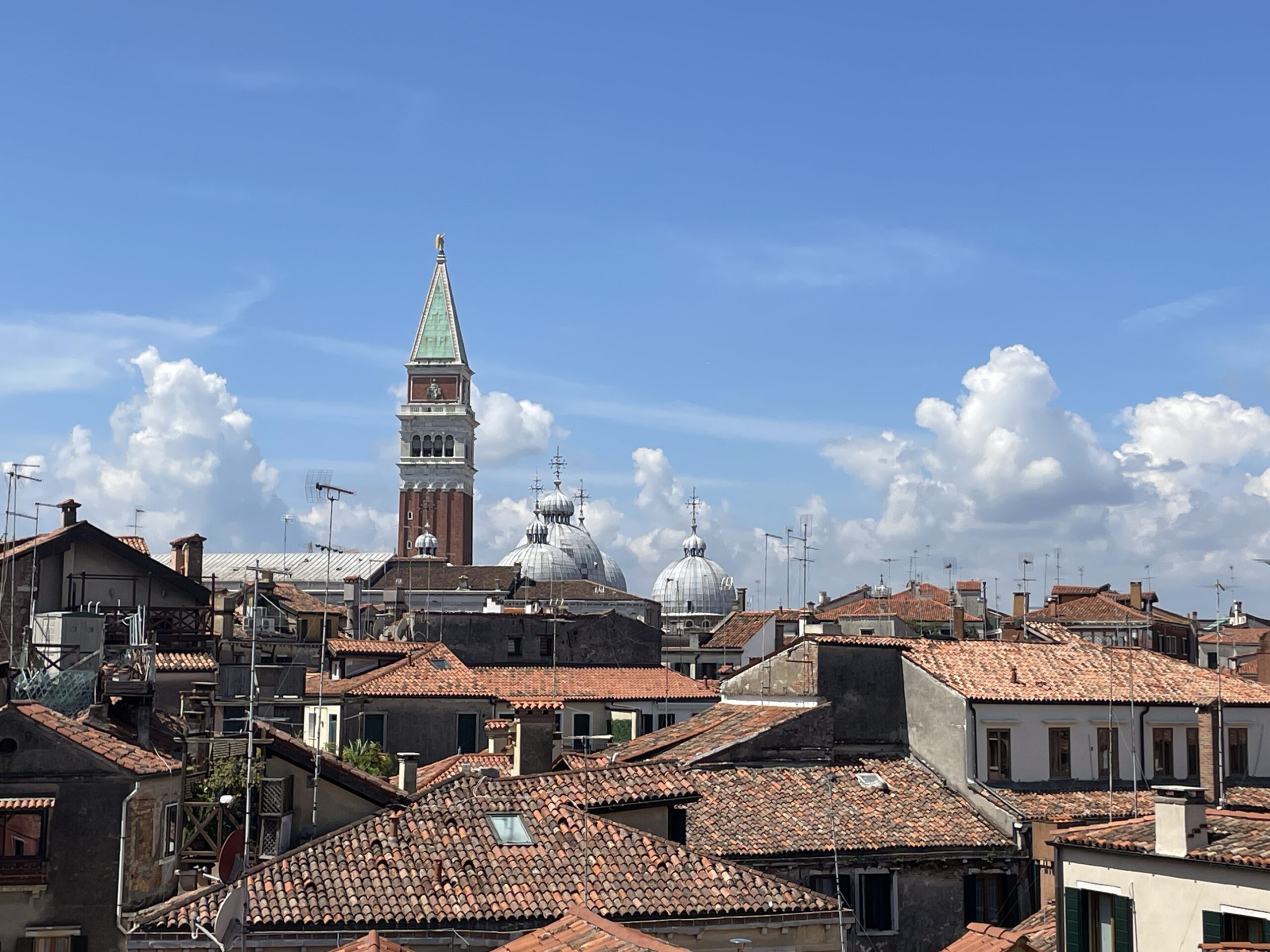 PROPRIETA’ IN PALAZZO NOTIFICATO DEL 1400, ADIACENTE SAN MARCO, BLOCCHETTO UNICO, PORTA SOLA CON DUE UNITA’ ABIATIVE